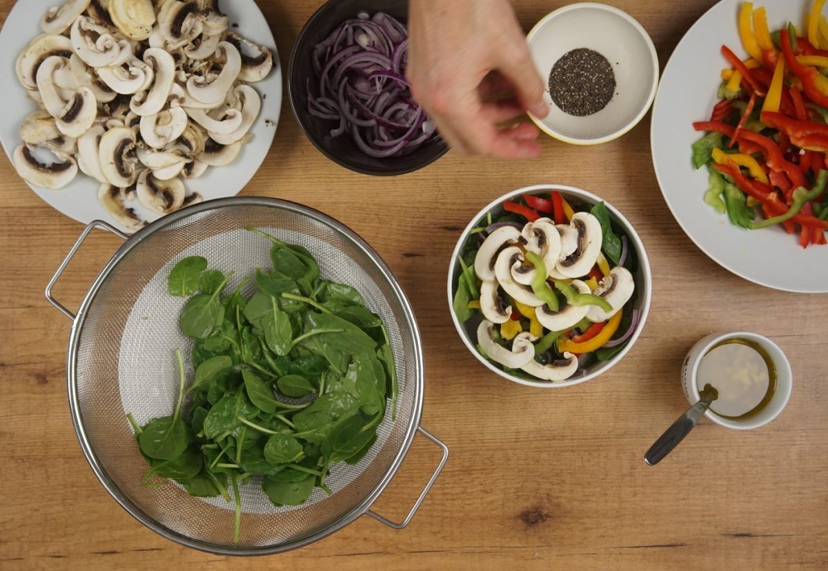 Ensalada de espinacas multicolor. Una explosión de sabores y colores