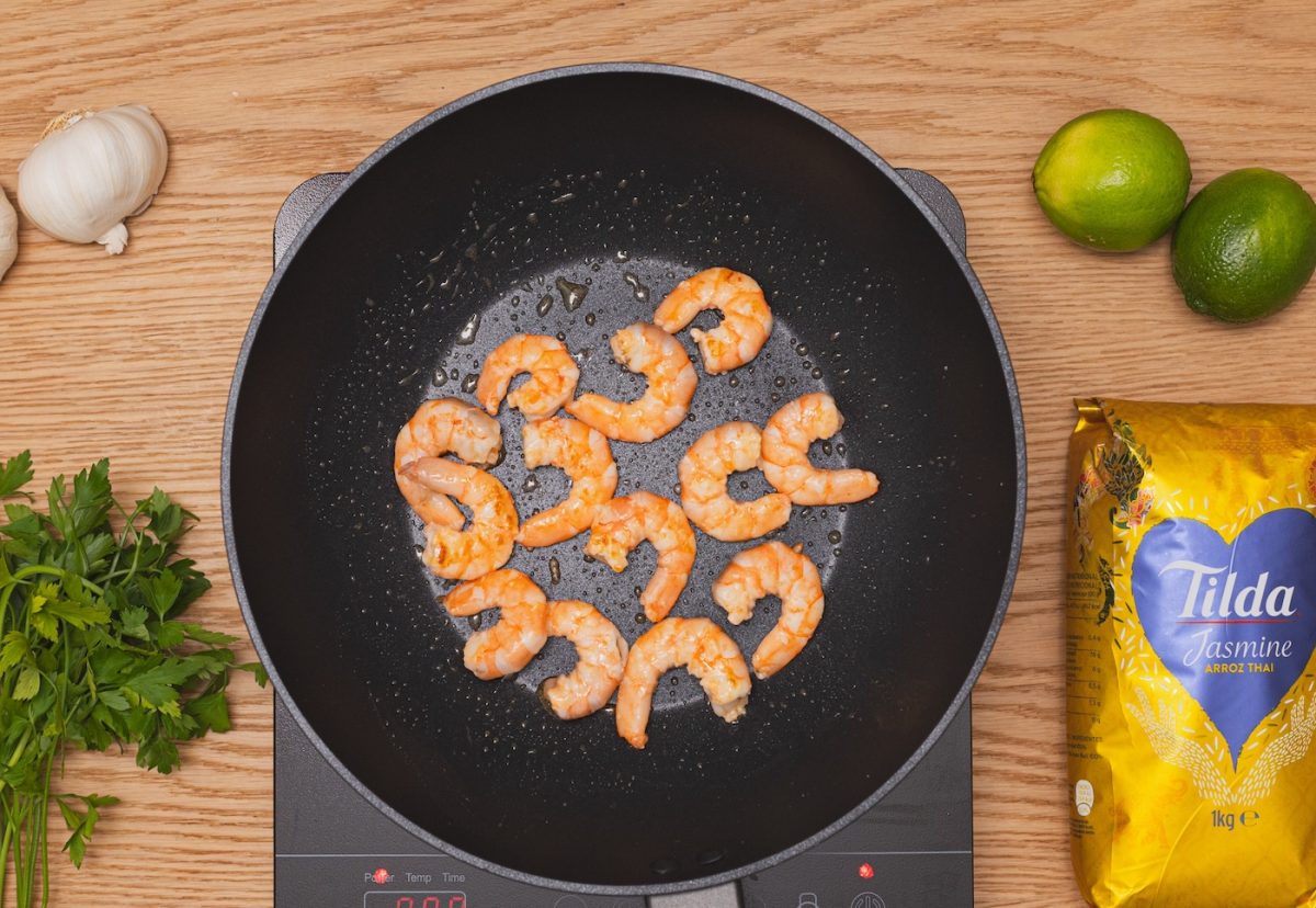 Arroz frito con langostinos al estilo thai. Perfecto para cualquier ocasión