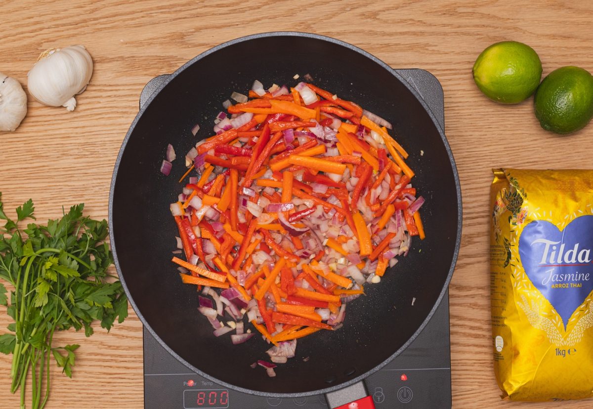 Arroz frito con langostinos al estilo thai. Perfecto para cualquier ocasión