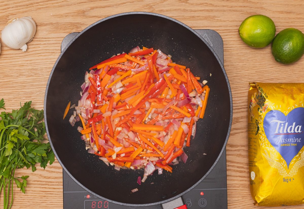 Arroz frito con langostinos al estilo thai. Perfecto para cualquier ocasión