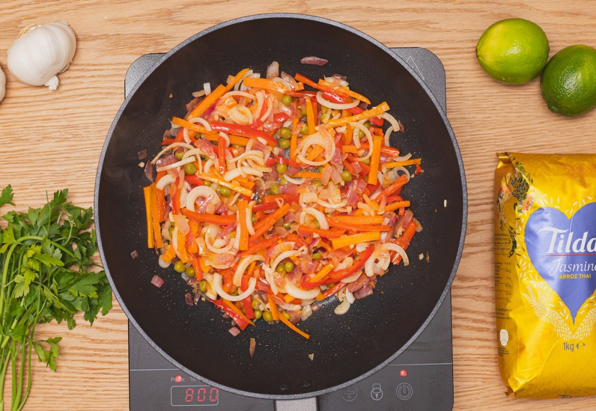 Arroz frito con langostinos al estilo thai. Perfecto para cualquier ocasión