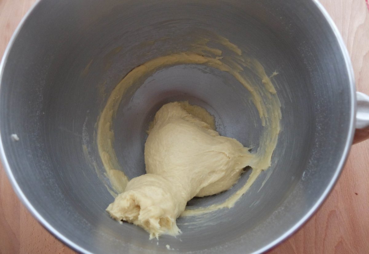 Cómo hacer bollitos de leche con pepitas de chocolate