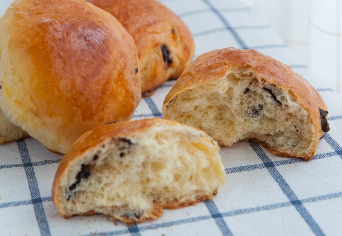 Cómo hacer bollitos de leche con pepitas de chocolate