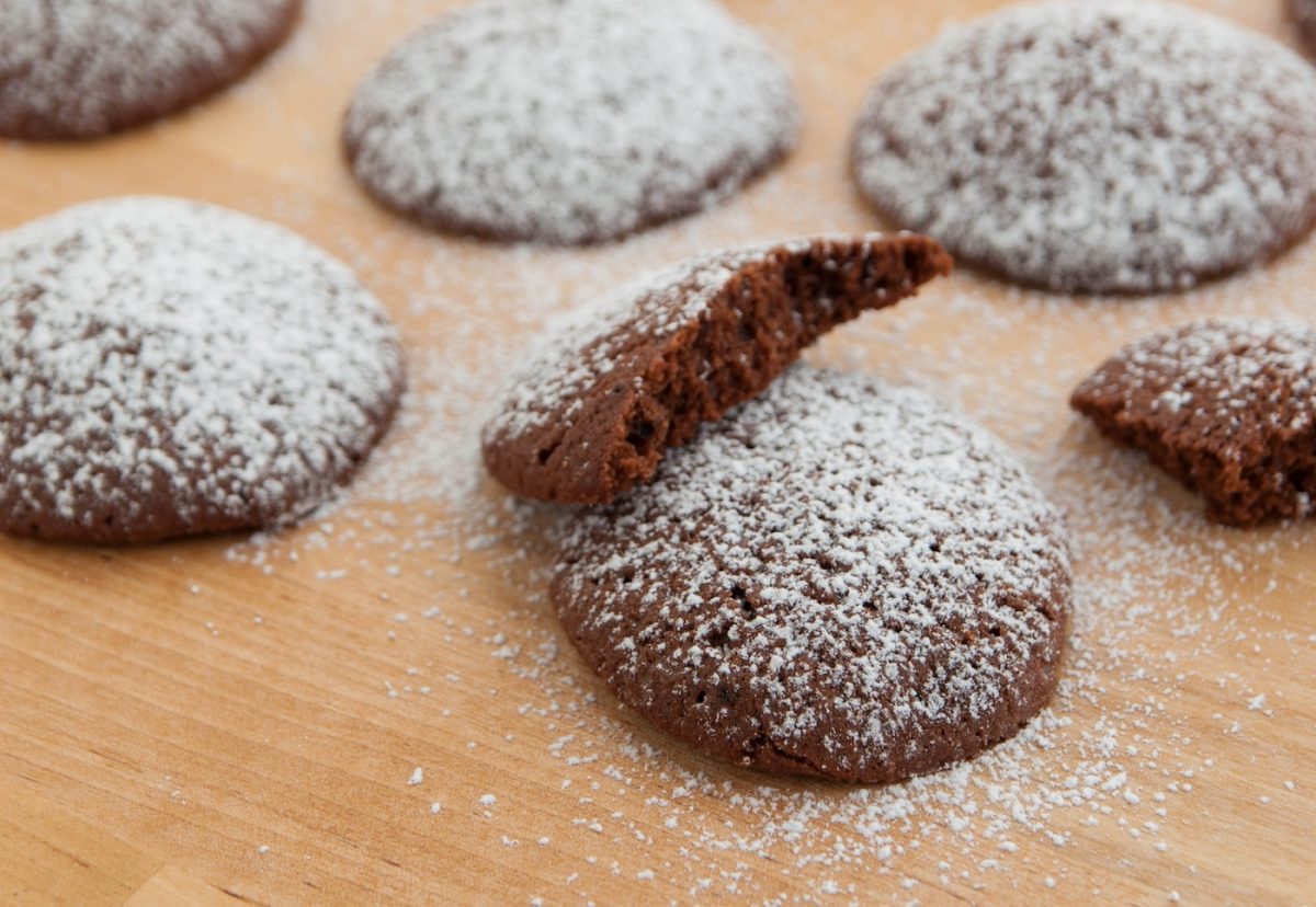 Brownie cookies de chocolate. Galletas con sabor a brownie
