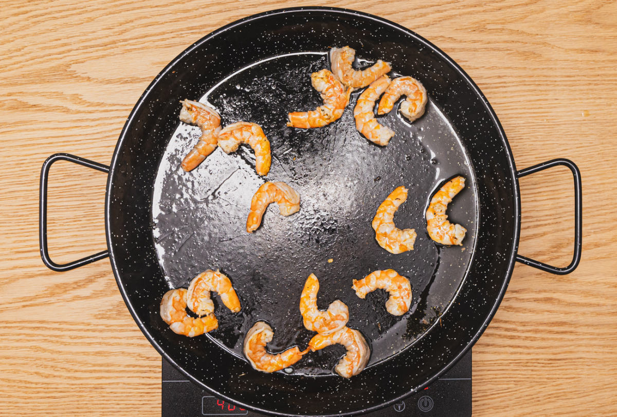 Fideuá o fideos con calamares