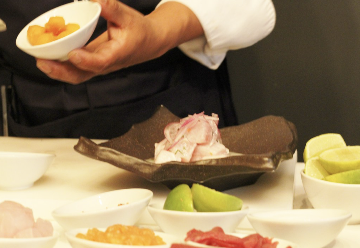 Cómo hacer un ceviche. receta tradicional peruana paso a paso