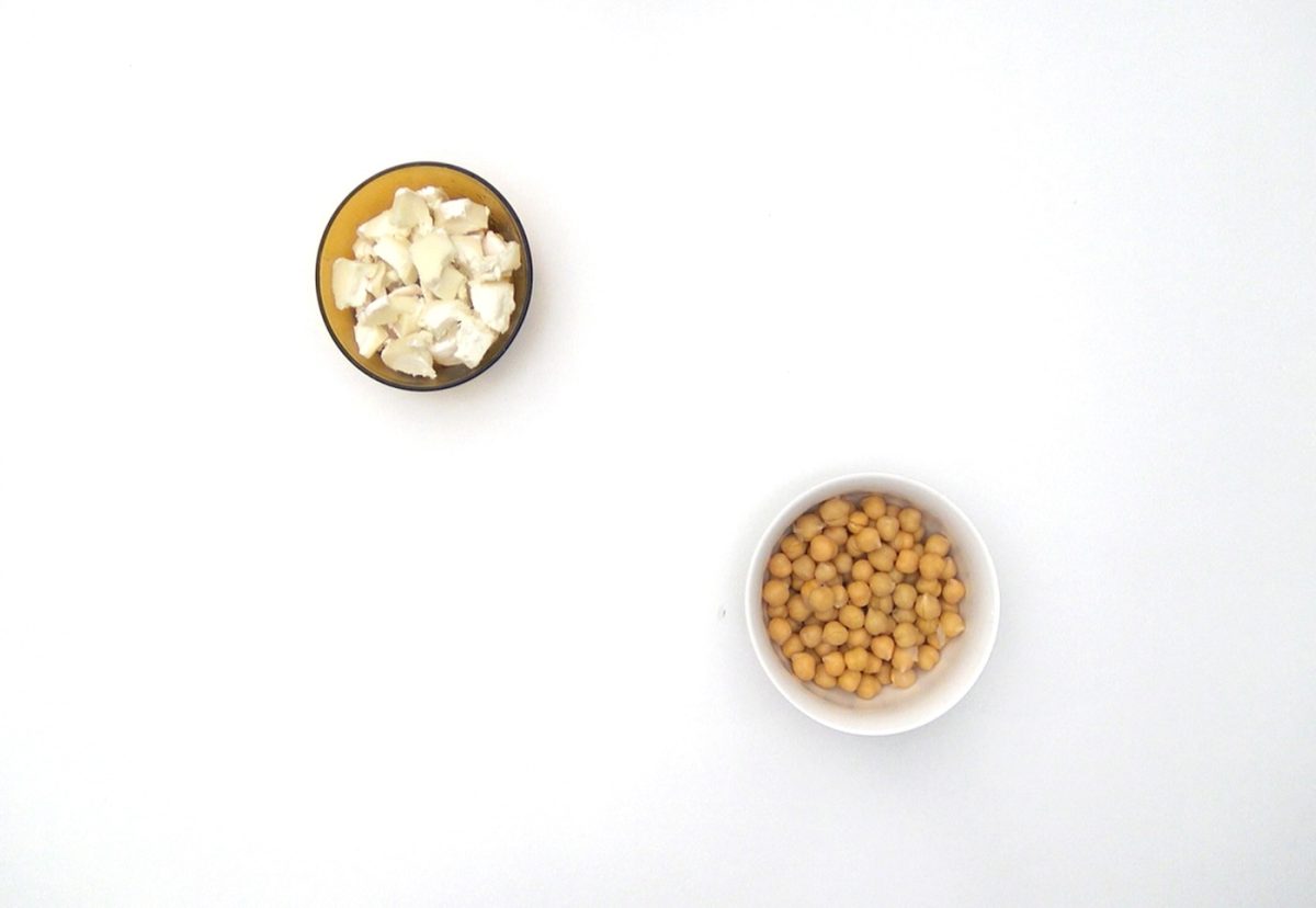 Ensalada de espinacas con garbanzos y queso de cabra