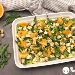 Ensalada de rúcula y escarola con queso de cabra, pistachos y naranja