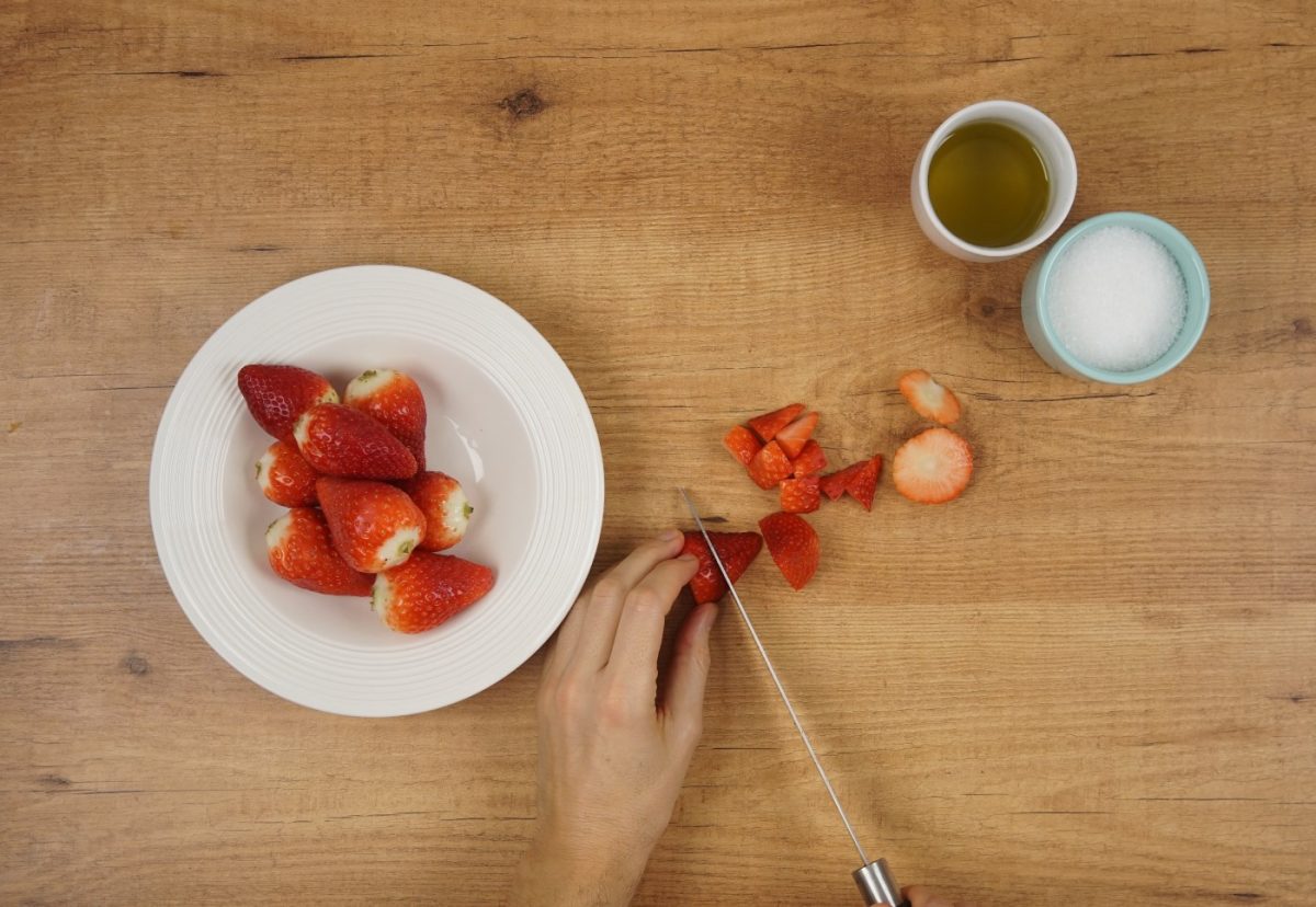 Ensalada de espinacas con requesón y fruta. Una combinación refrescante