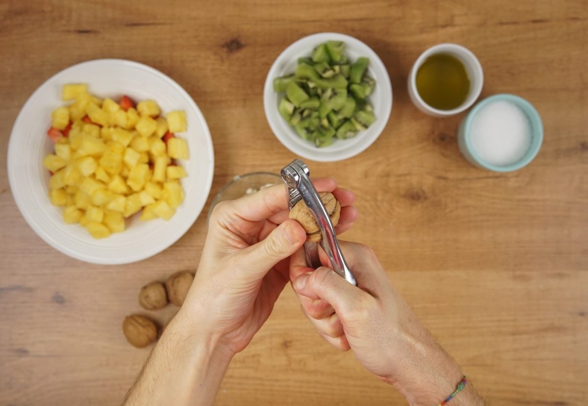 Ensalada de espinacas con requesón y fruta. Una combinación refrescante