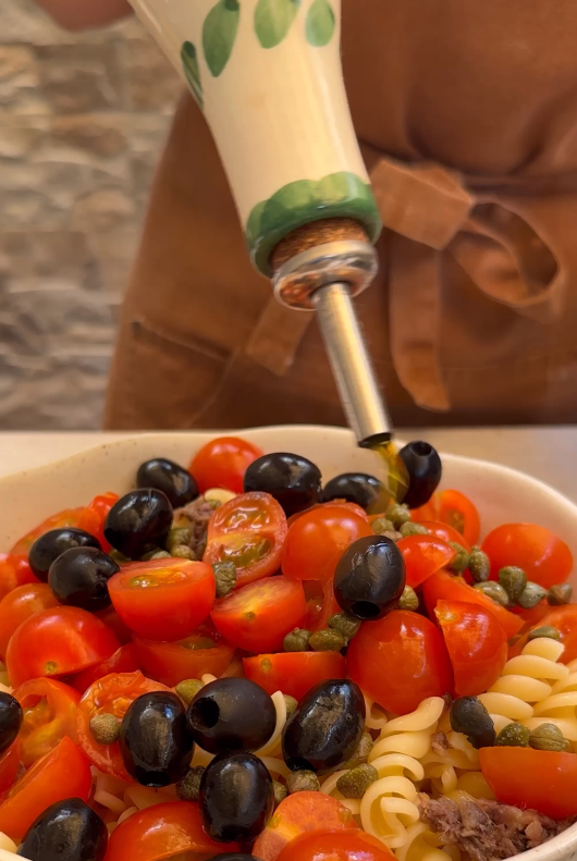 Ensalada de pasta con anchoas y tomates Cherry