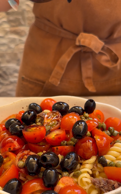 Ensalada de pasta con anchoas y tomates Cherry
