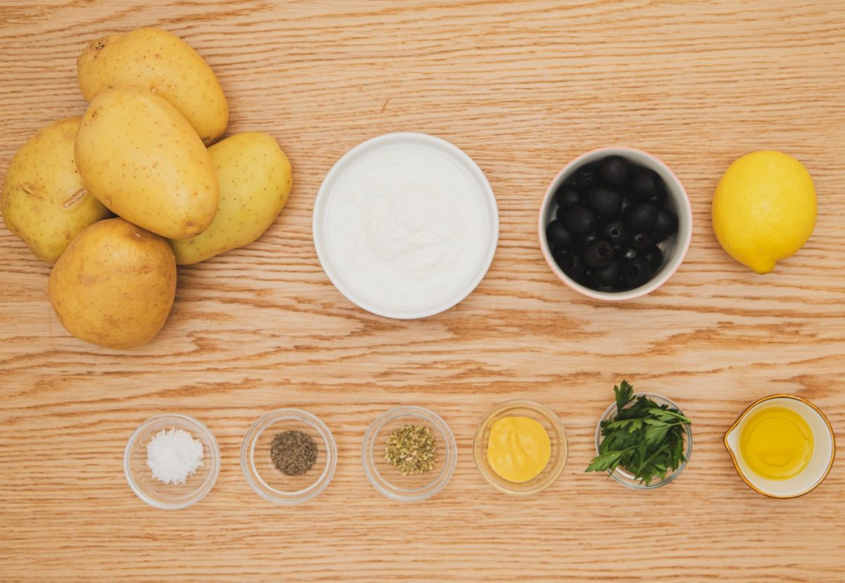 Ensalada de patata y yogur griego. Una receta cremosa y saludable