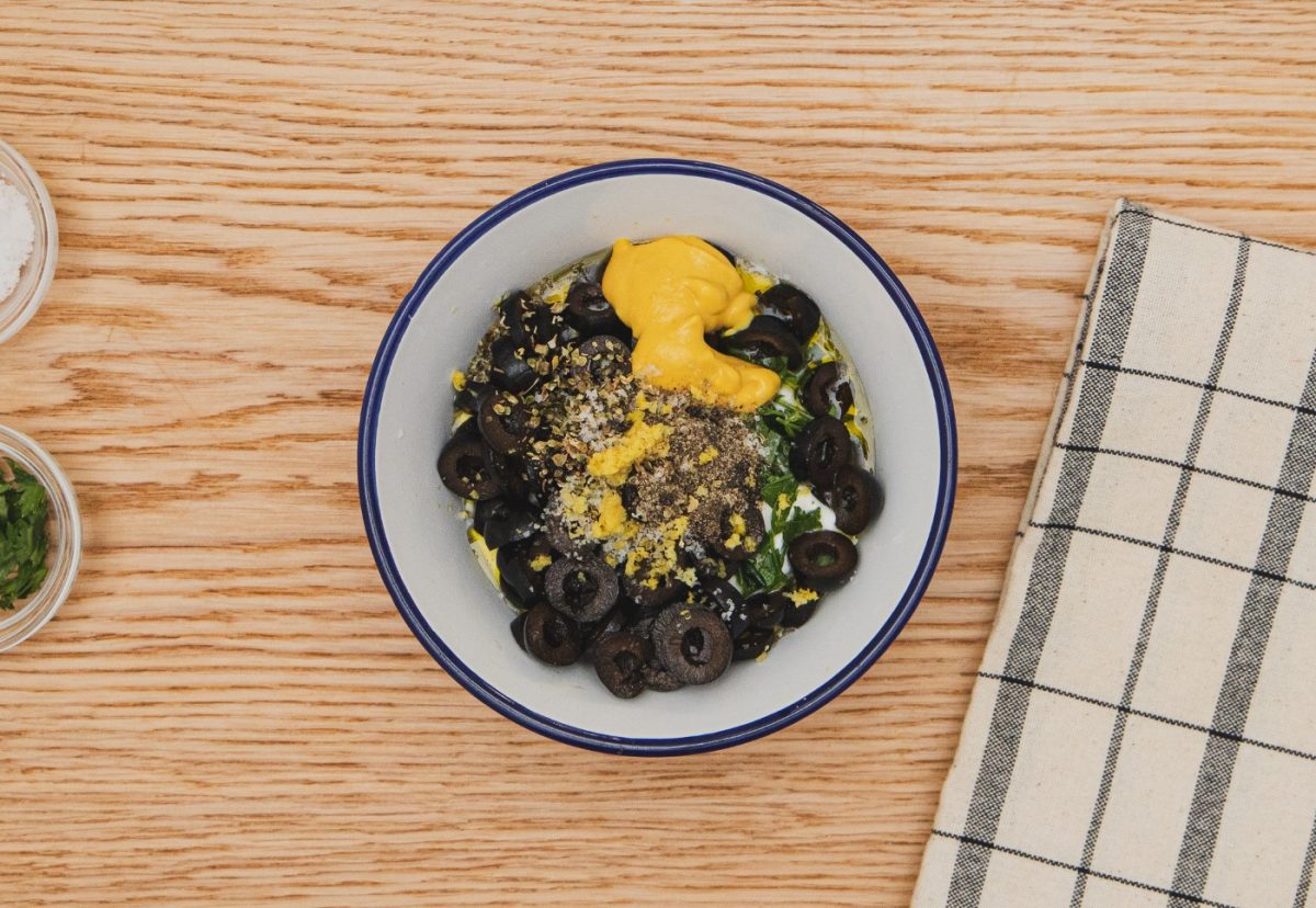 Ensalada de patata y yogur griego. Una receta cremosa y saludable