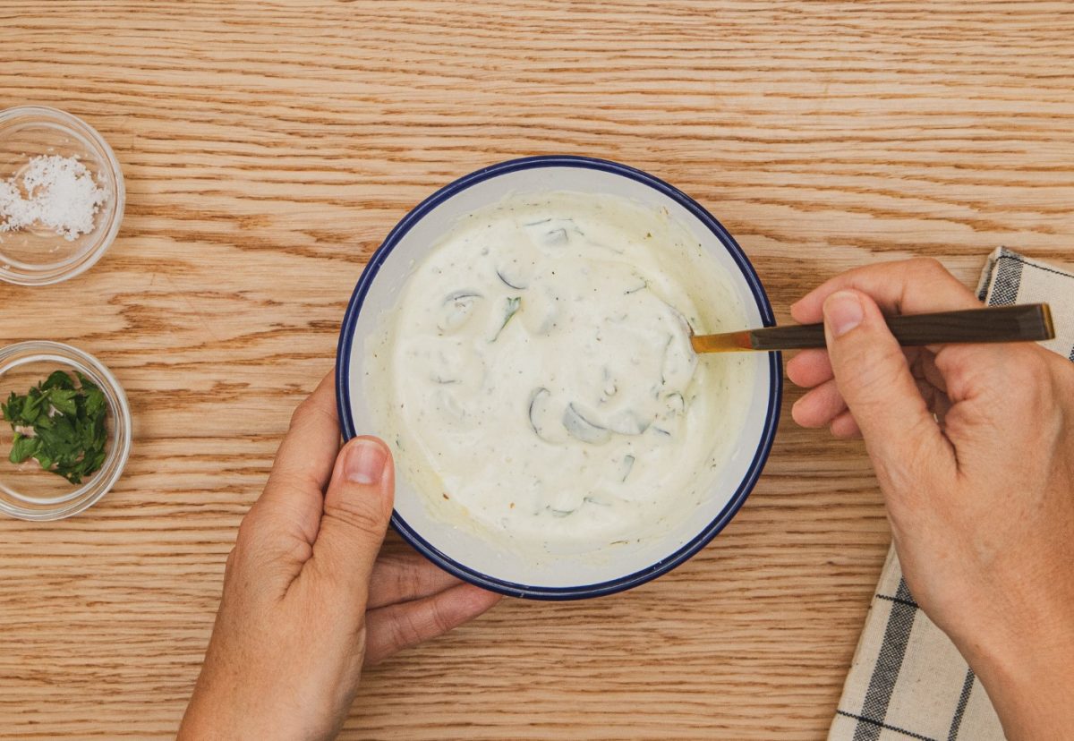 Ensalada de patata y yogur griego. Una receta cremosa y saludable