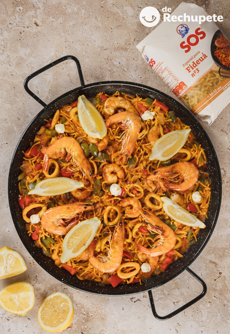 Fideuá o fideos con calamares