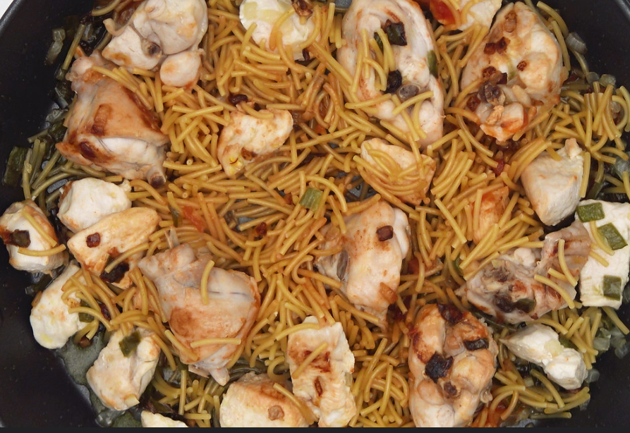 Fideuá de pollo y conejo