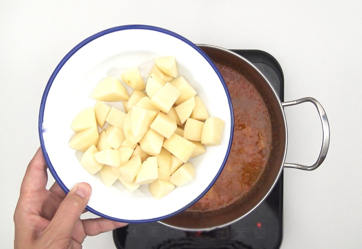 Papas con choco. Receta de sepia con patatas