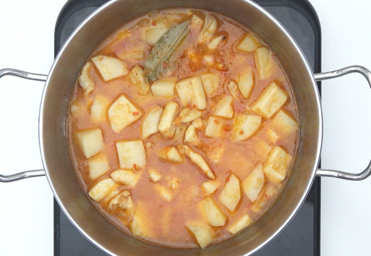 Papas con choco. Receta de sepia con patatas