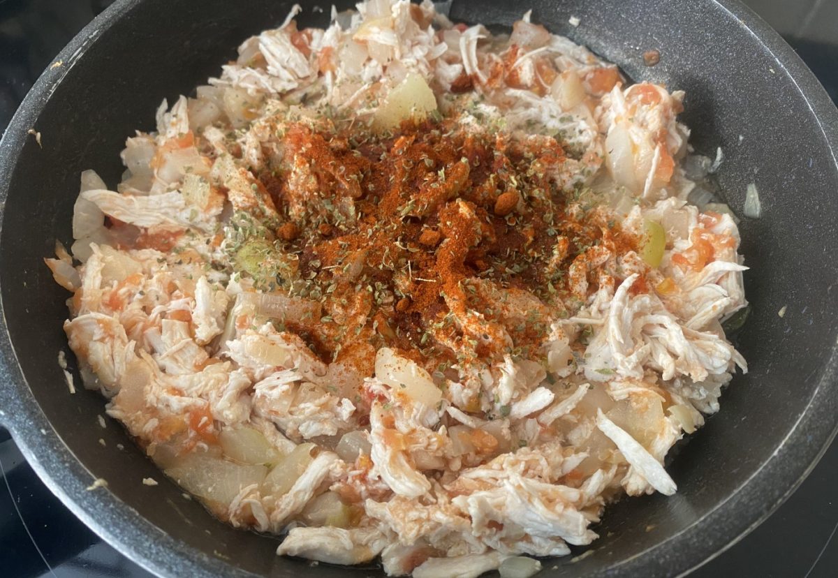 Pastel de pollo desmechado al horno. Sabor casero y delicioso