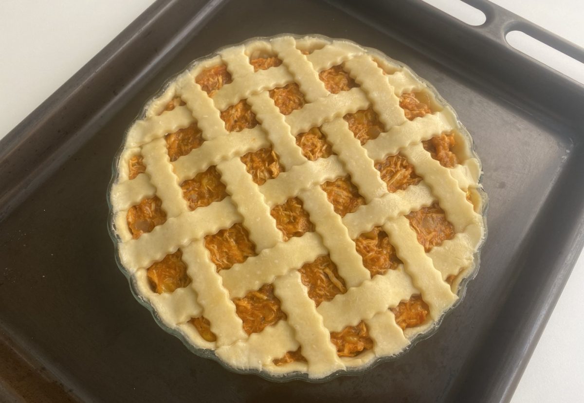 Pastel de pollo desmechado al horno. Sabor casero y delicioso