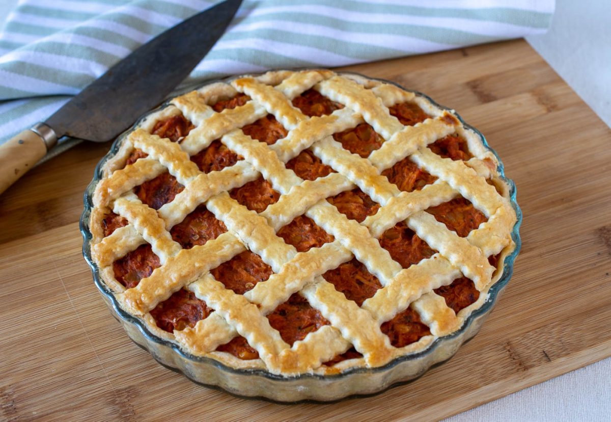 Pastel de pollo desmechado al horno. Sabor casero y delicioso