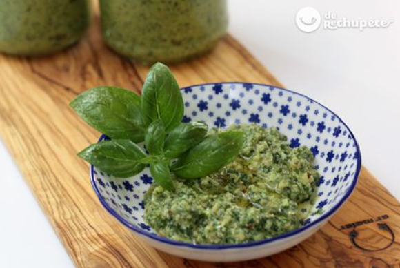 Pesto con nueces. Salsa italiana muy fácil y barata