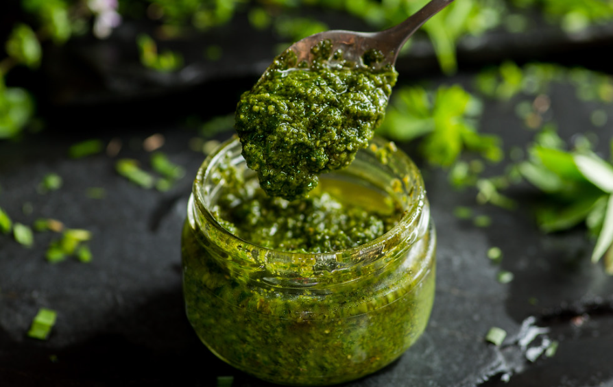 Pesto con nueces. Salsa italiana muy fácil y barata
