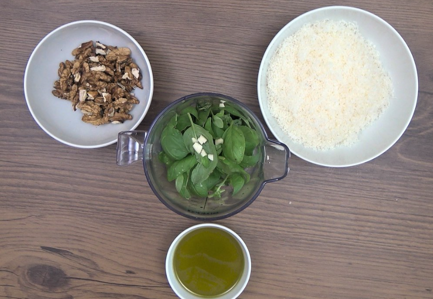 Pesto con nueces. Salsa italiana muy fácil y barata