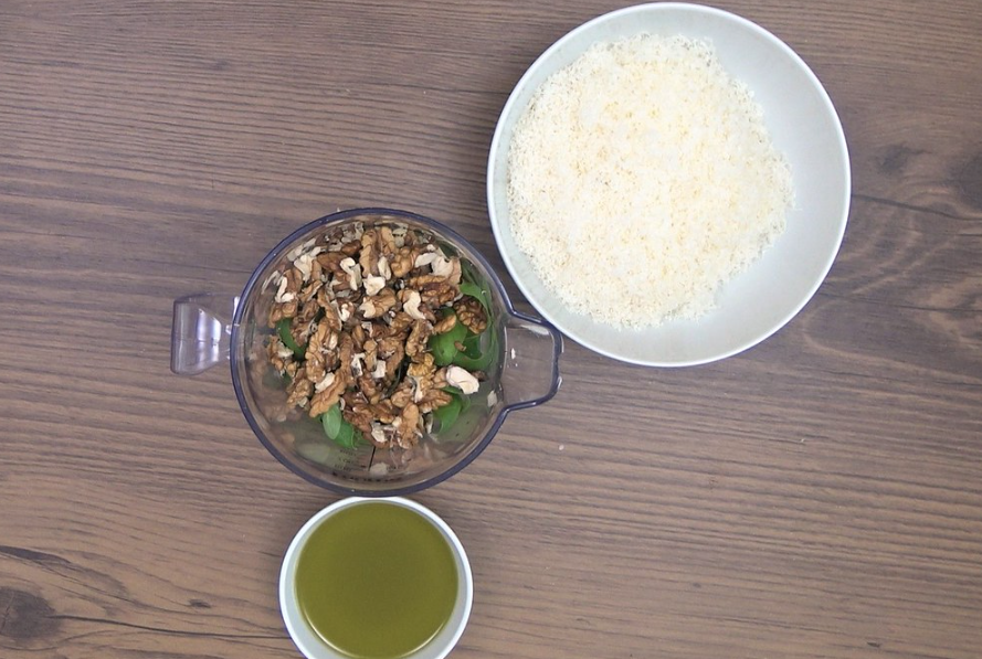 Pesto con nueces. Salsa italiana muy fácil y barata