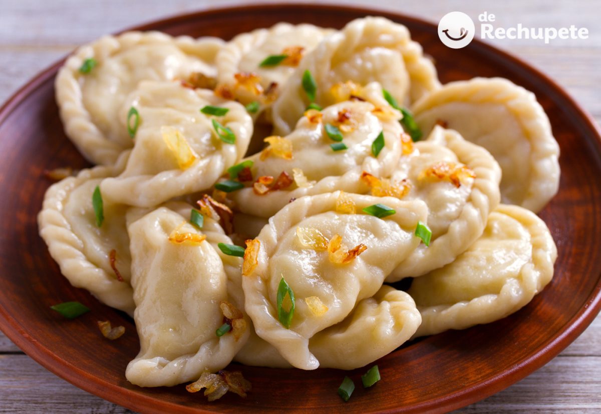 Pierogi. Ricas empanadillas polacas de patata y queso