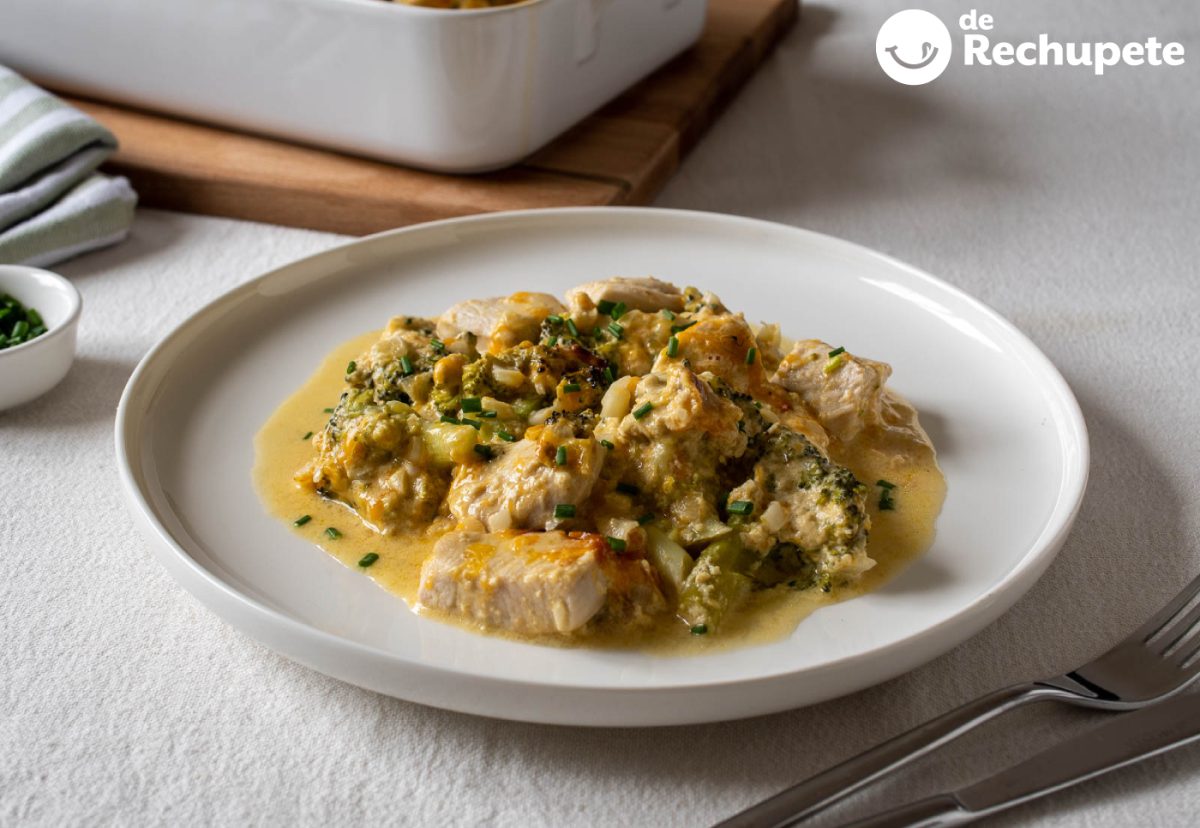 Pollo Nixon. Una receta jugosa con crema de champiñones y brócoli
