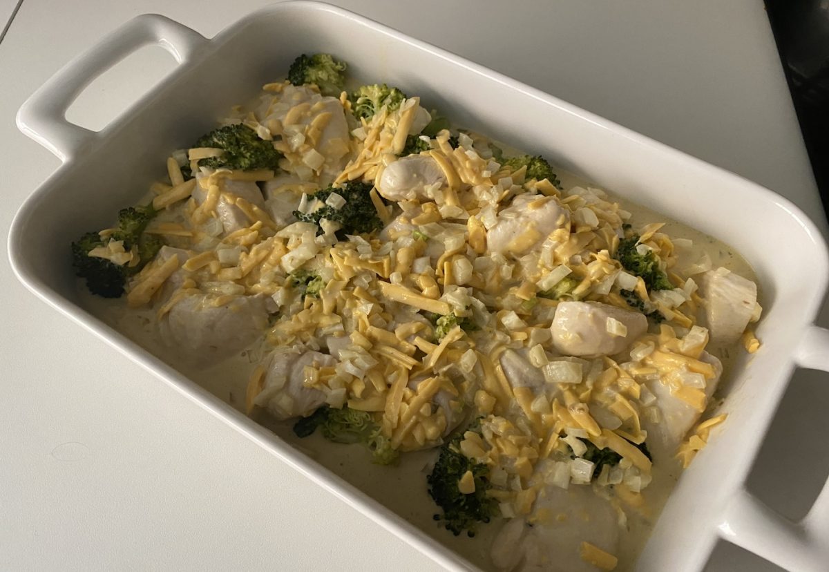 Pollo Nixon. Una receta jugosa con crema de champiñones y brócoli