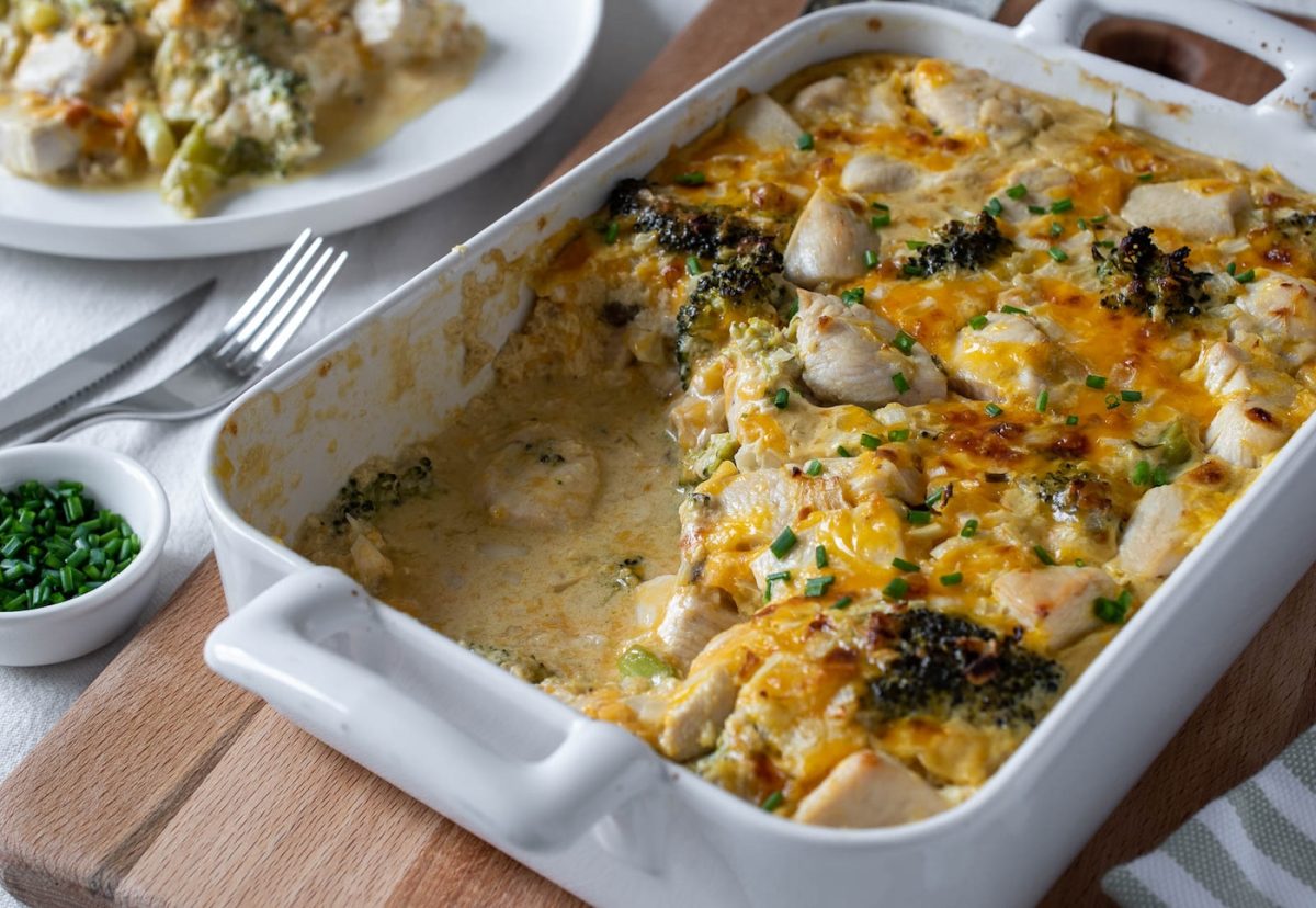Pollo Nixon. Una receta jugosa con crema de champiñones y brócoli