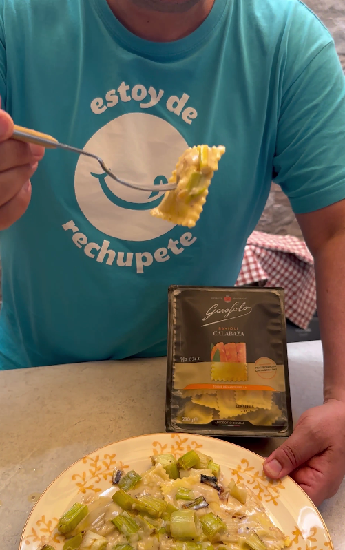 Raviolis rellenos de calabaza en salsa de puerros asados y miel
