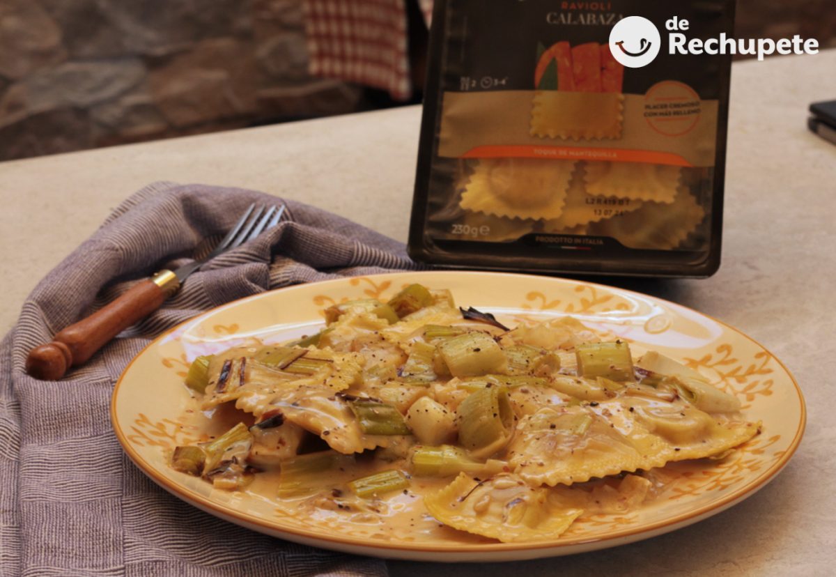 Raviolis rellenos de calabaza en salsa de puerros asados y miel