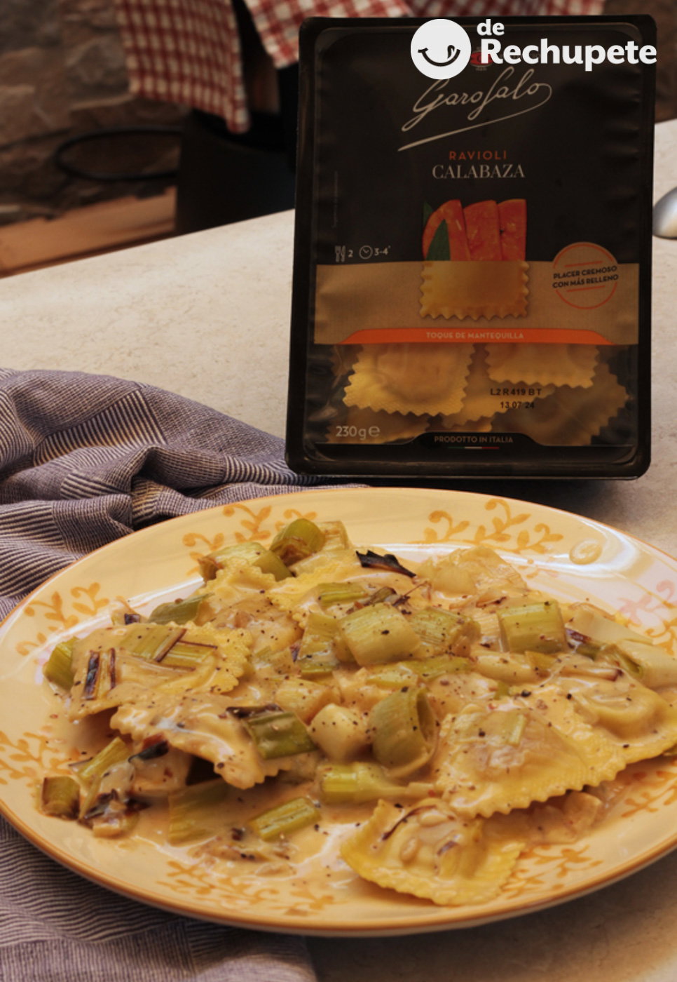 Raviolis rellenos de calabaza en salsa de puerros asados y miel