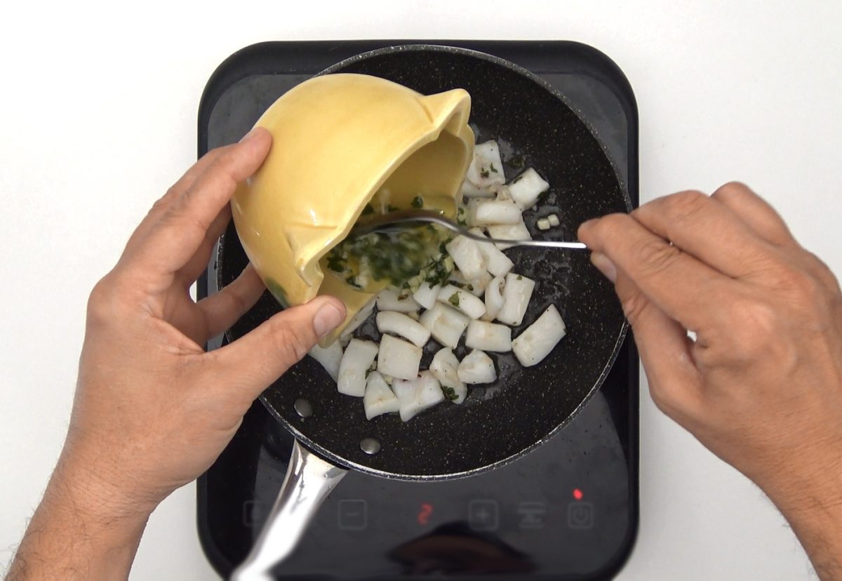 Sepia a la plancha con ajo y perejil. Una receta lista en 10 minutos