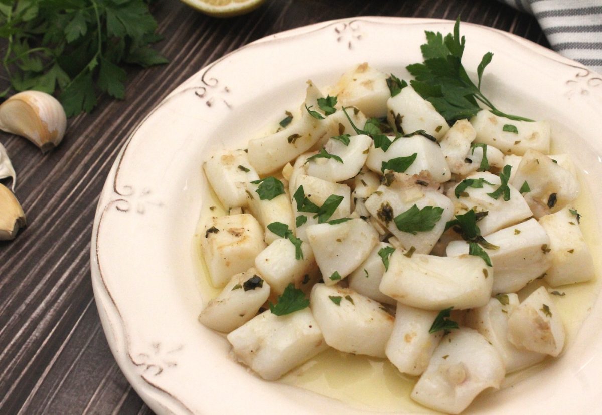 Sepia a la plancha con ajo y perejil. Una receta lista en 10 minutos