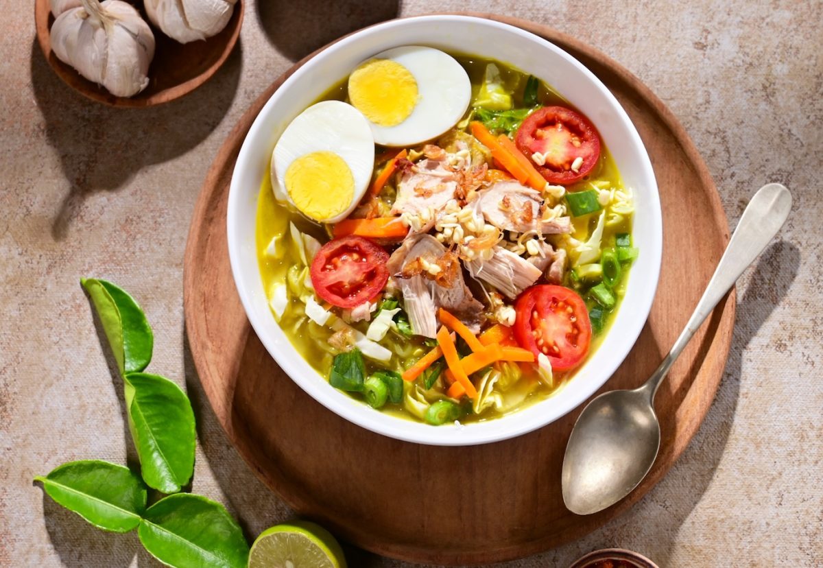 Soto ayam, la famosa sopa indonesia de pollo