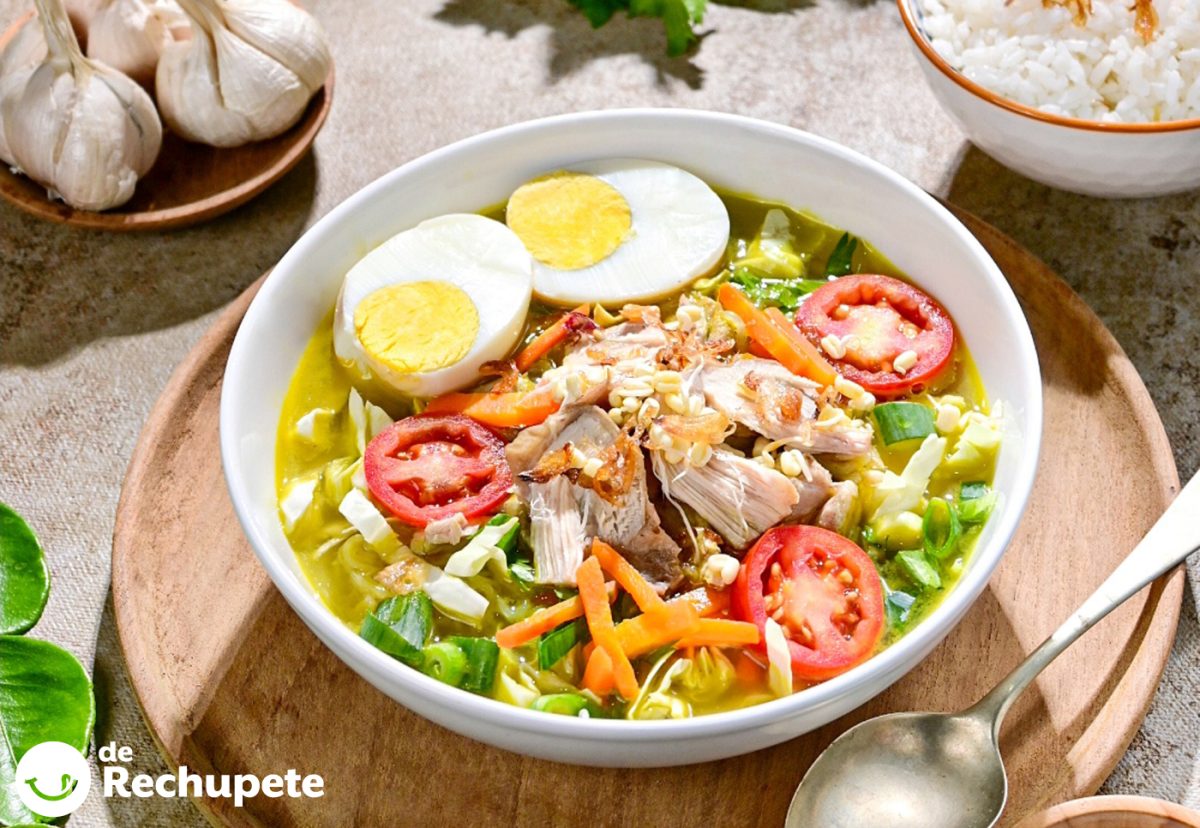 Soto ayam, la famosa sopa indonesia de pollo