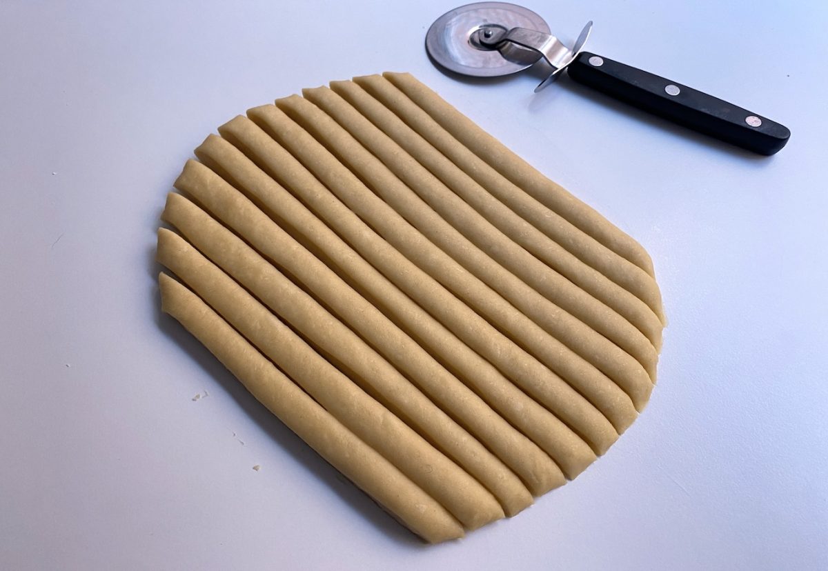Nuégados manchegos. Dulce típico manchego bañado en caramelo