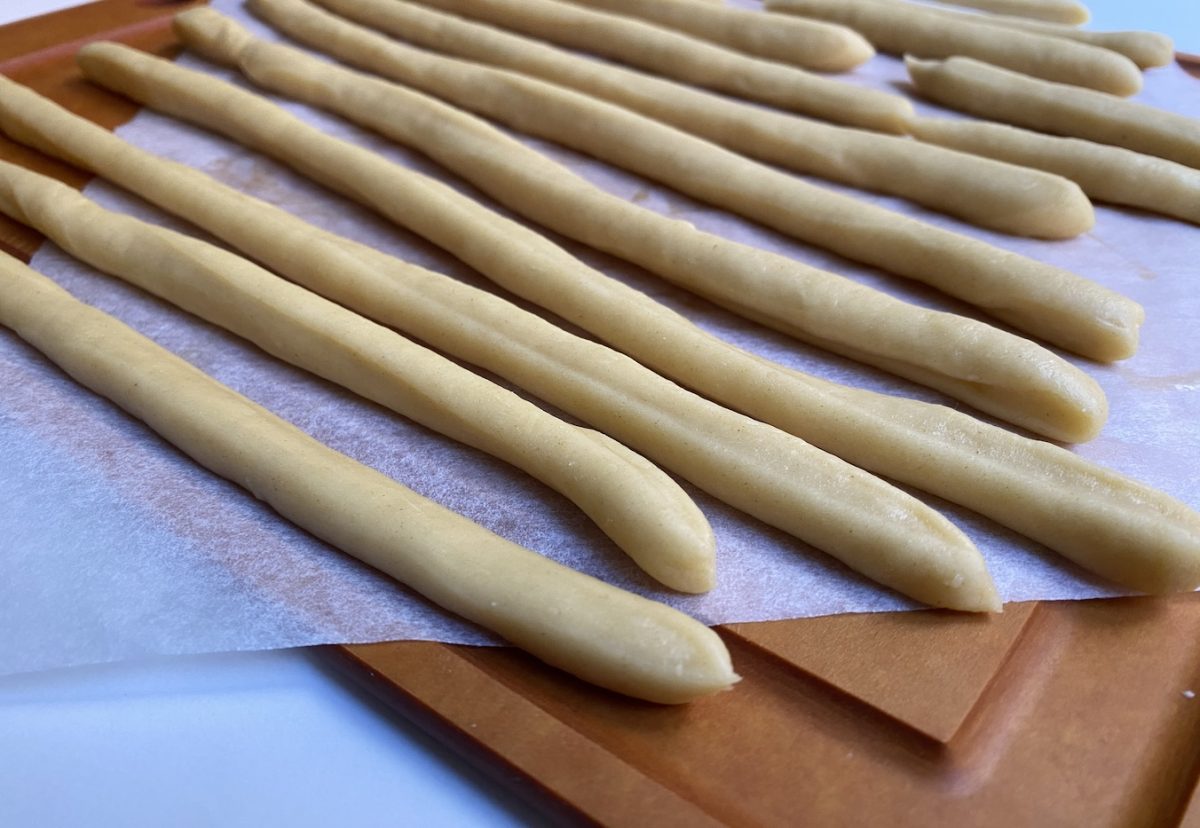 Nuégados manchegos. Dulce típico manchego bañado en caramelo