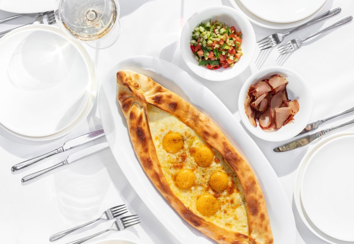 Cómo hacer pan de barca de queso. El auténtico Khachapuri