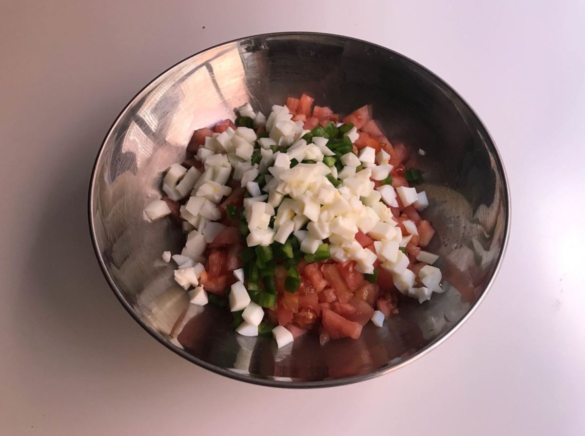Cómo hacer pipirrana. La ensalada de Jaén paso a paso. Receta andaluza