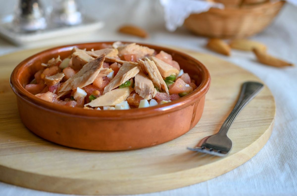 Cómo hacer pipirrana. La ensalada de Jaén paso a paso. Receta andaluza