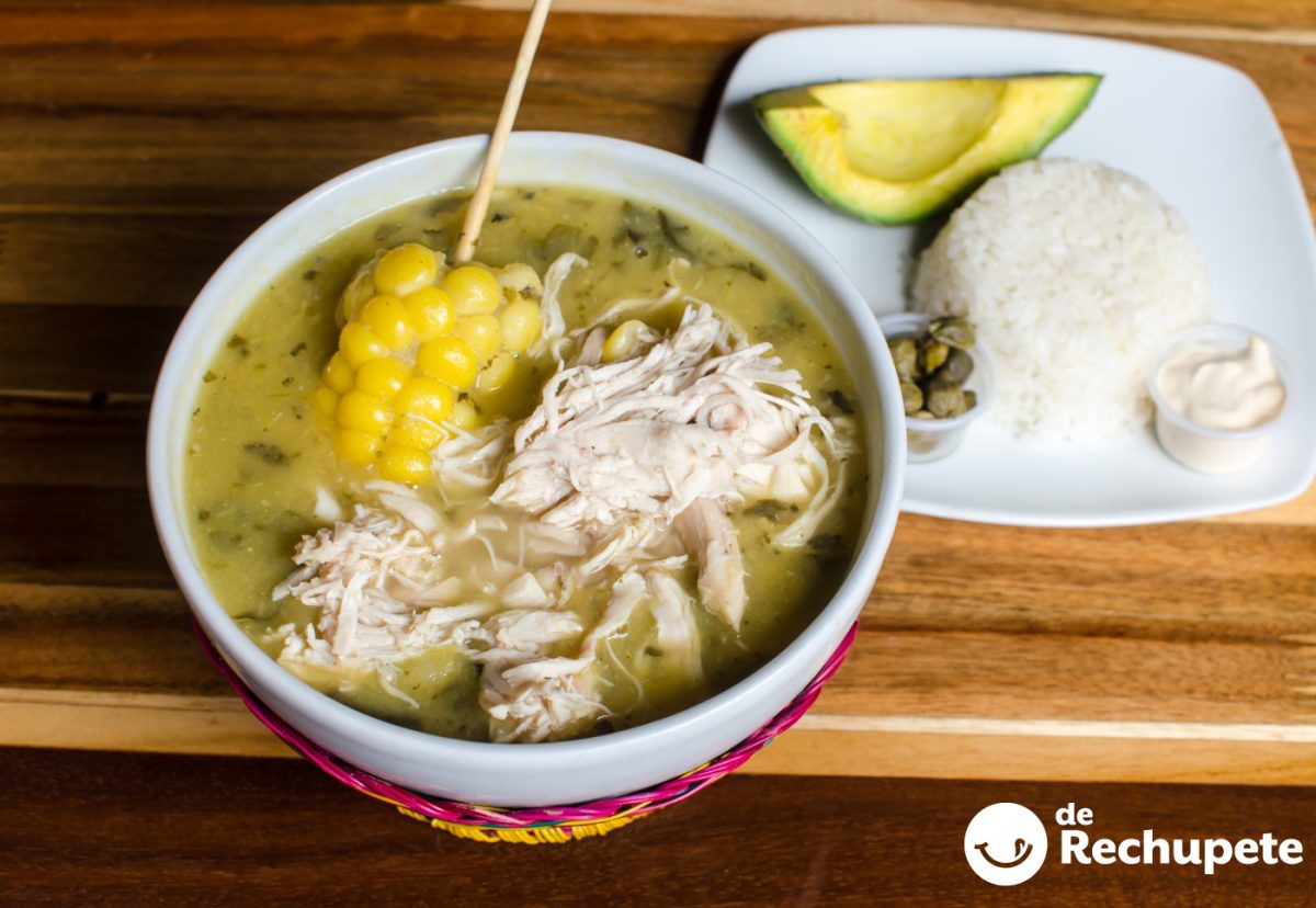 Ajiaco. La sopa colombiana de patata, pollo y maíz
