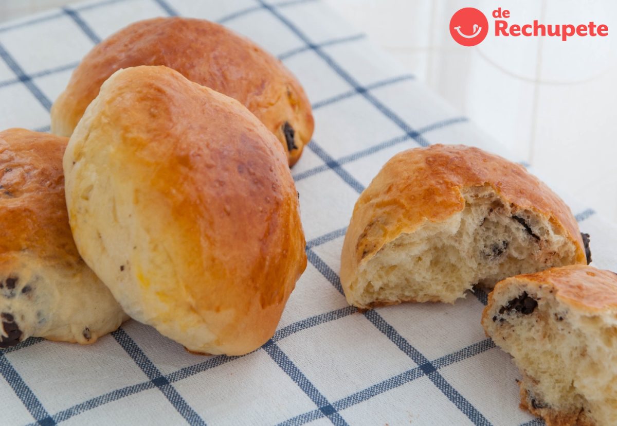 Cómo hacer bollitos de leche con pepitas de chocolate