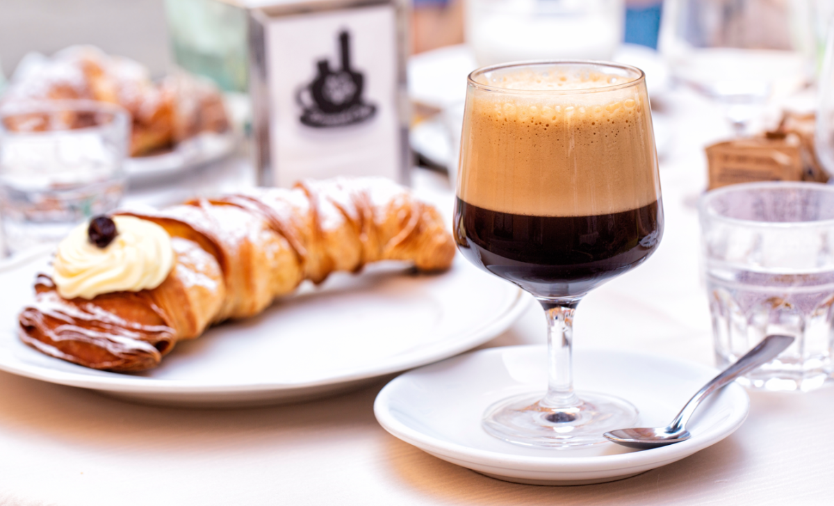 Cómo hacer un café Shakerato. 3 variedades y consejos