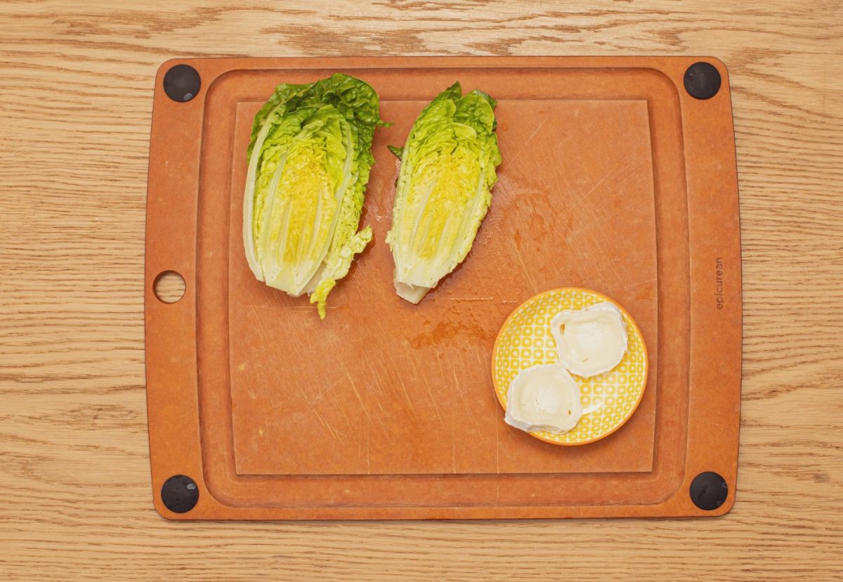 Ensalada de pera y anchoa con pesto de rúcula y canónigos